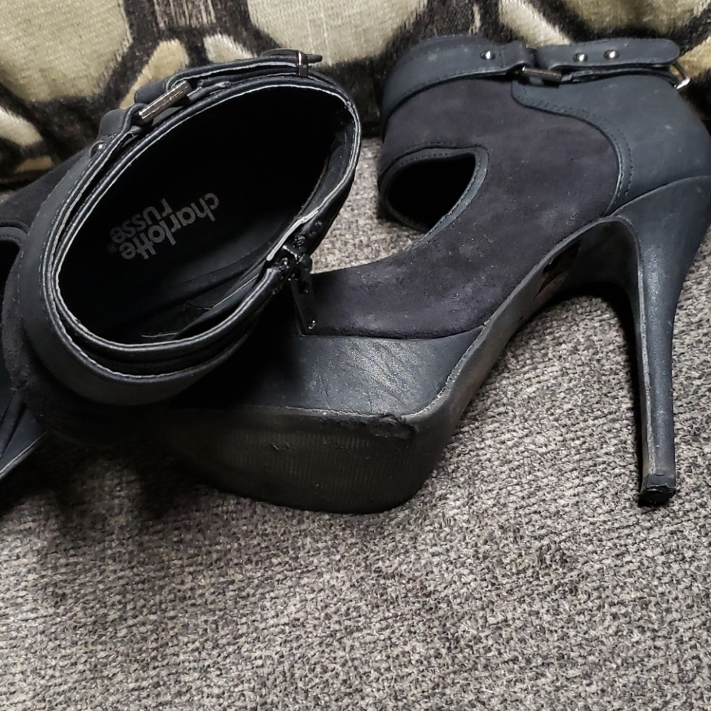 Heels - Picture 4 of 6
